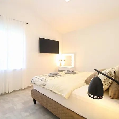 House Sanja 2278 בית נופש פולה
