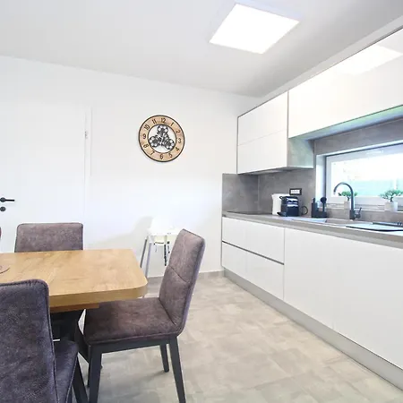 House Sanja 2278 * פולה